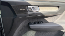 Volvo XC40 2.0 B4P Ultra Dark 5dr Auto Petrol Estate